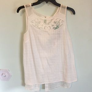 White sleeveless fashion top